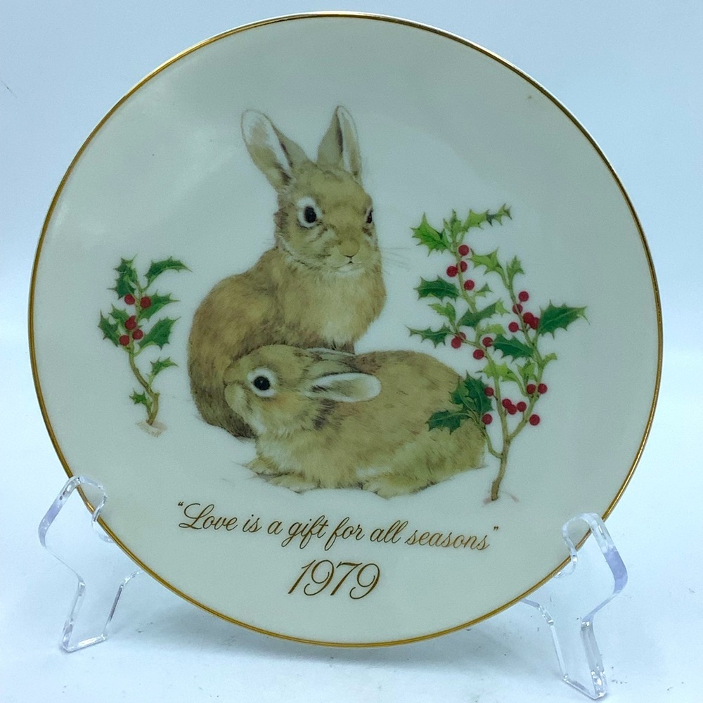 Vintage 1979 Designer’s Collection Christmas Bunnies Collector Plate